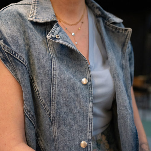 Découvrez la Veste Shati en jean, par CIMINY. Un must-have pour un style unique et tendance. Personnalisez et affirmez votre look sur lorycompagnie.com !